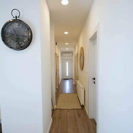 Appartement In 50542 Jadranovo